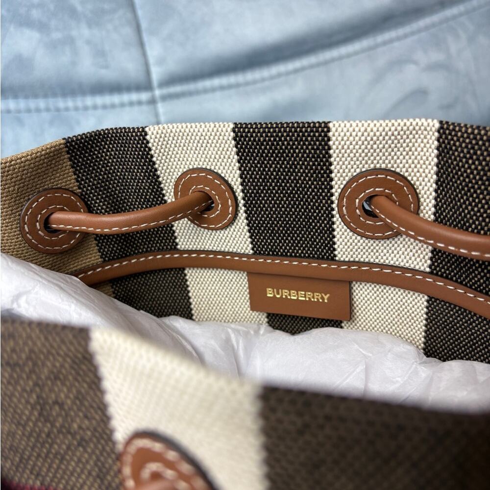 Burberry Checkered Bucket Bag NWT - Picture 6 of 8